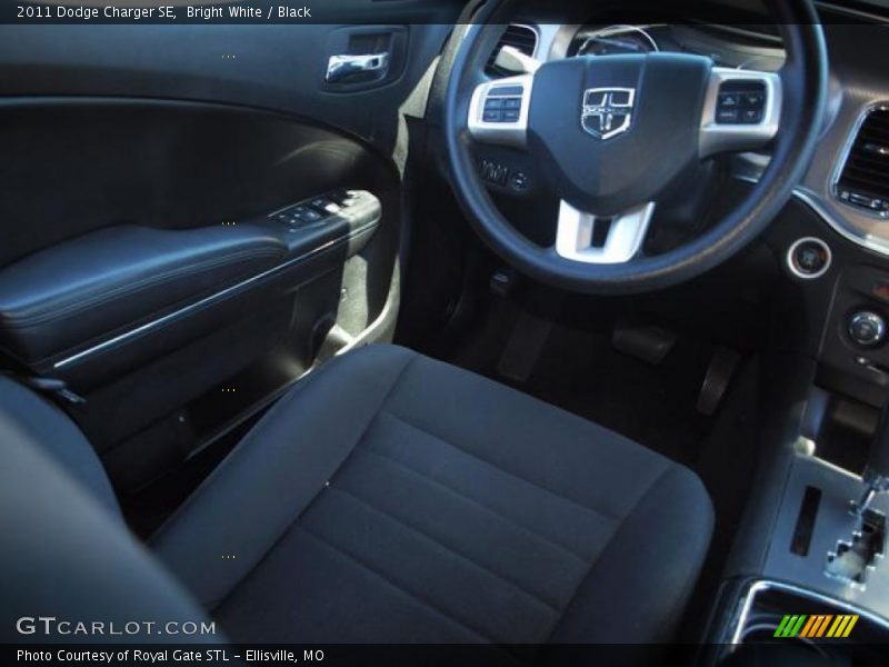 Bright White / Black 2011 Dodge Charger SE