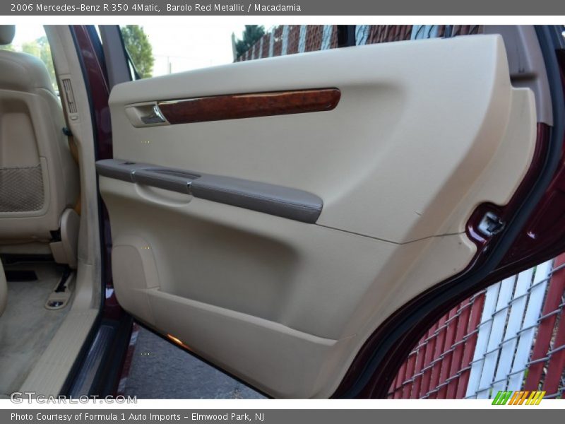 Barolo Red Metallic / Macadamia 2006 Mercedes-Benz R 350 4Matic