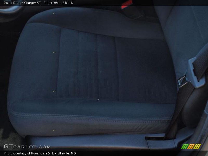 Bright White / Black 2011 Dodge Charger SE