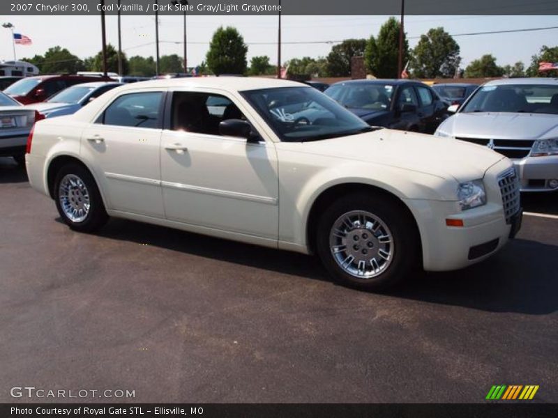 Cool Vanilla / Dark Slate Gray/Light Graystone 2007 Chrysler 300
