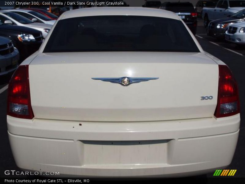 Cool Vanilla / Dark Slate Gray/Light Graystone 2007 Chrysler 300