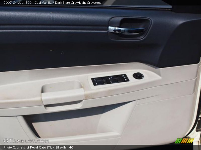 Cool Vanilla / Dark Slate Gray/Light Graystone 2007 Chrysler 300