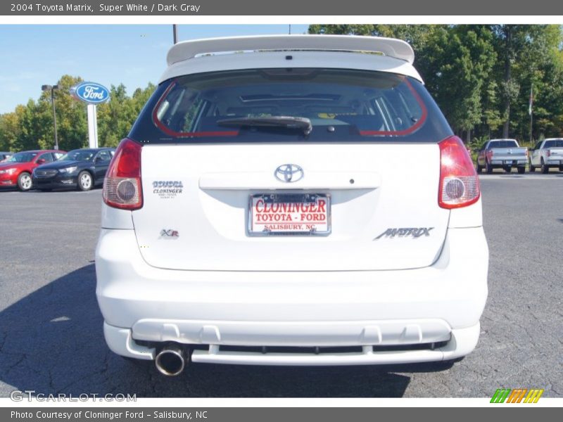 Super White / Dark Gray 2004 Toyota Matrix