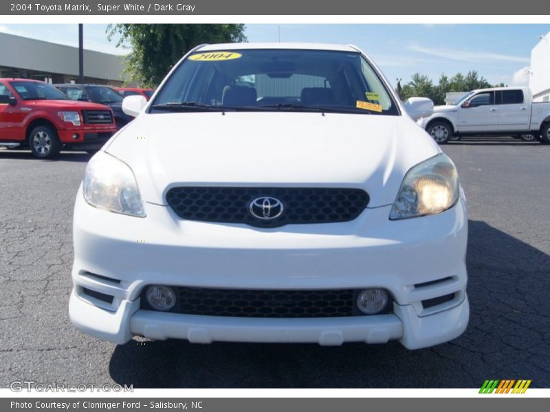 Super White / Dark Gray 2004 Toyota Matrix
