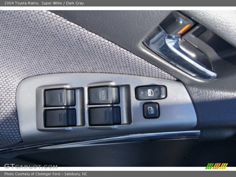 Super White / Dark Gray 2004 Toyota Matrix