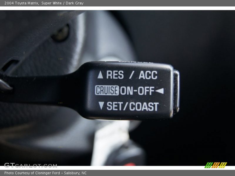 Super White / Dark Gray 2004 Toyota Matrix