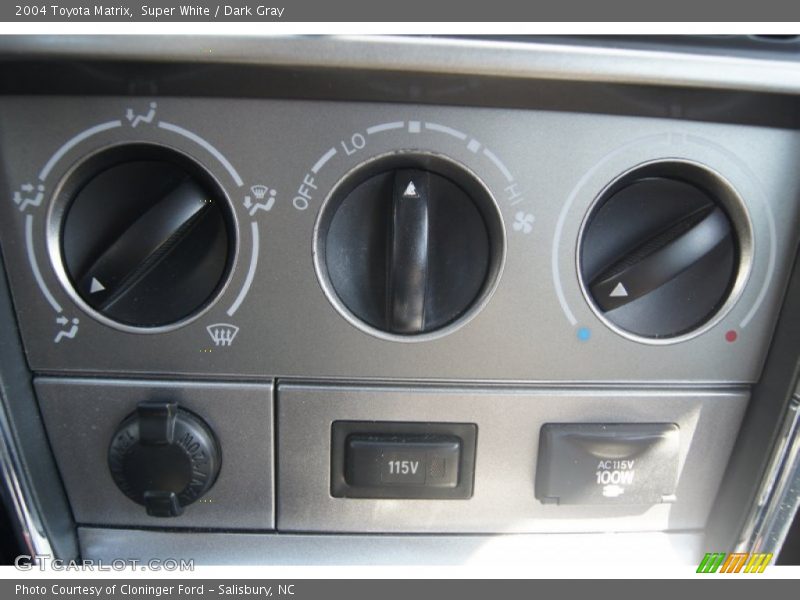 Super White / Dark Gray 2004 Toyota Matrix