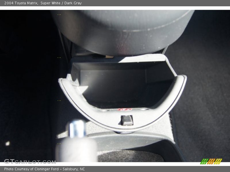 Super White / Dark Gray 2004 Toyota Matrix