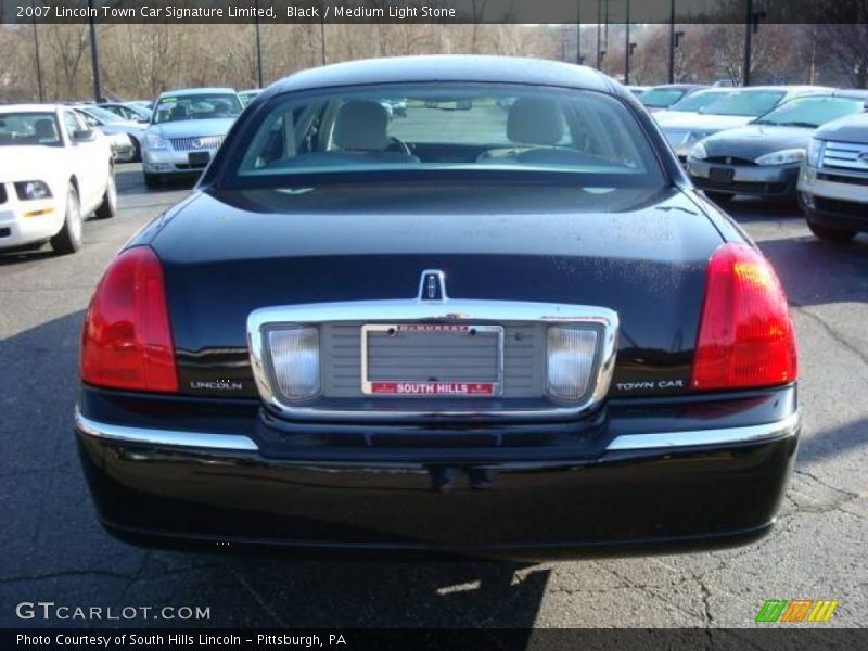 Black / Medium Light Stone 2007 Lincoln Town Car Signature Limited