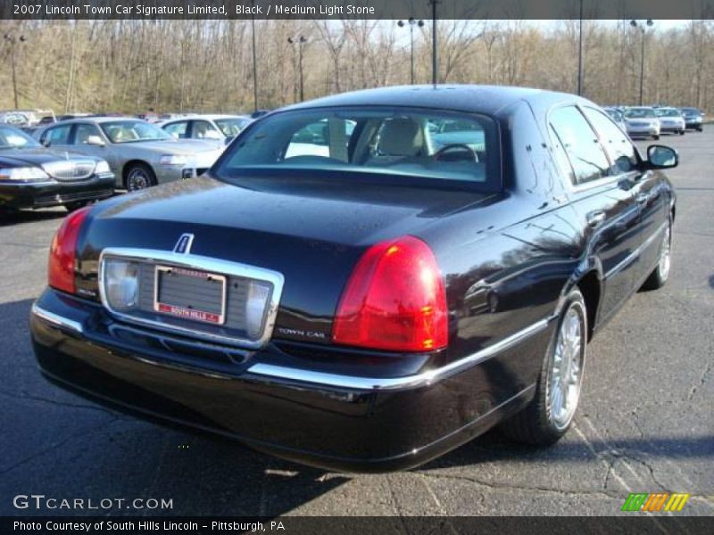 Black / Medium Light Stone 2007 Lincoln Town Car Signature Limited
