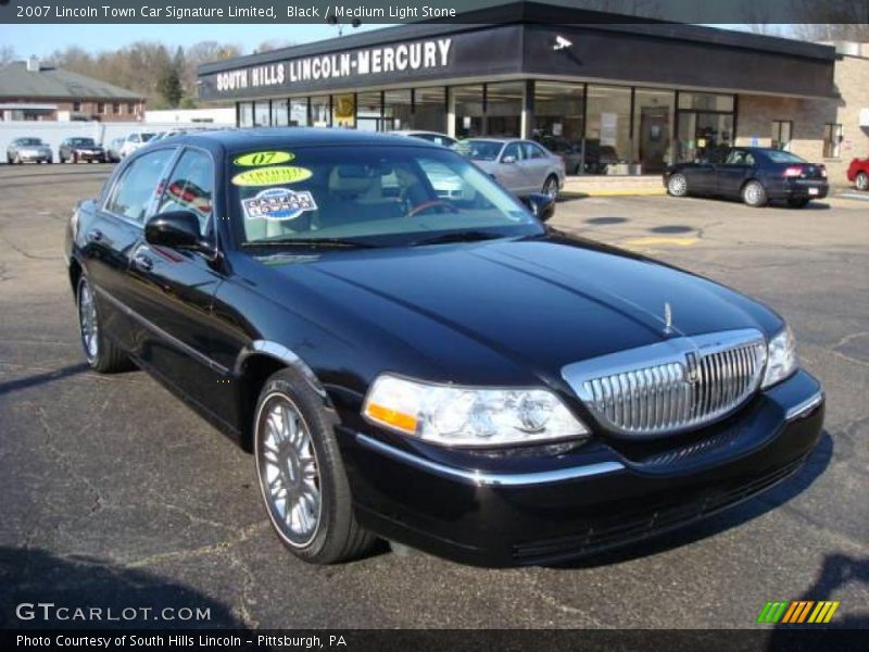 Black / Medium Light Stone 2007 Lincoln Town Car Signature Limited