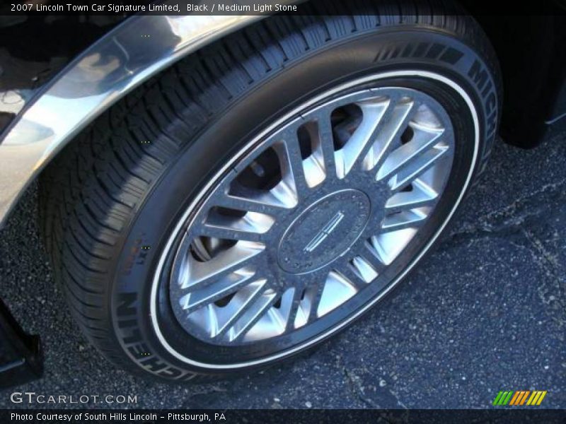 Black / Medium Light Stone 2007 Lincoln Town Car Signature Limited