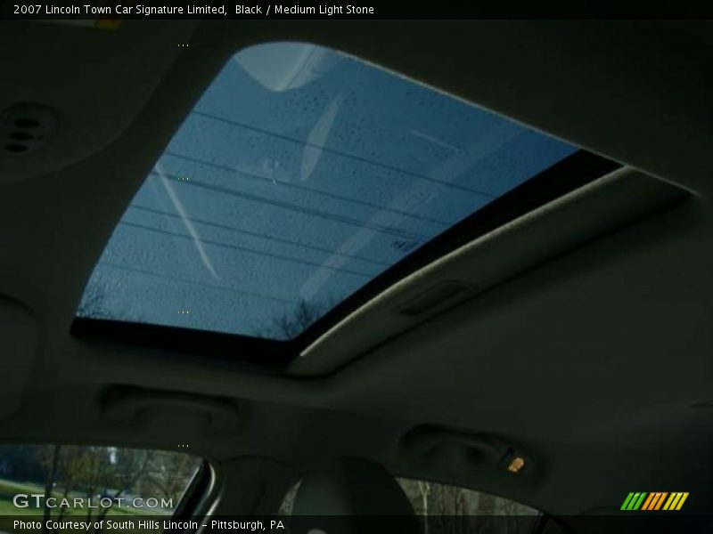 Black / Medium Light Stone 2007 Lincoln Town Car Signature Limited