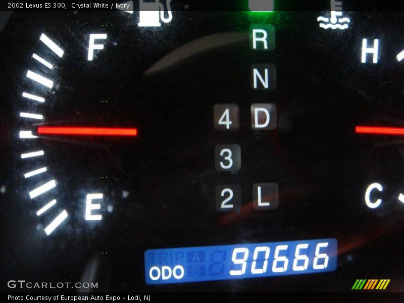 Crystal White / Ivory 2002 Lexus ES 300
