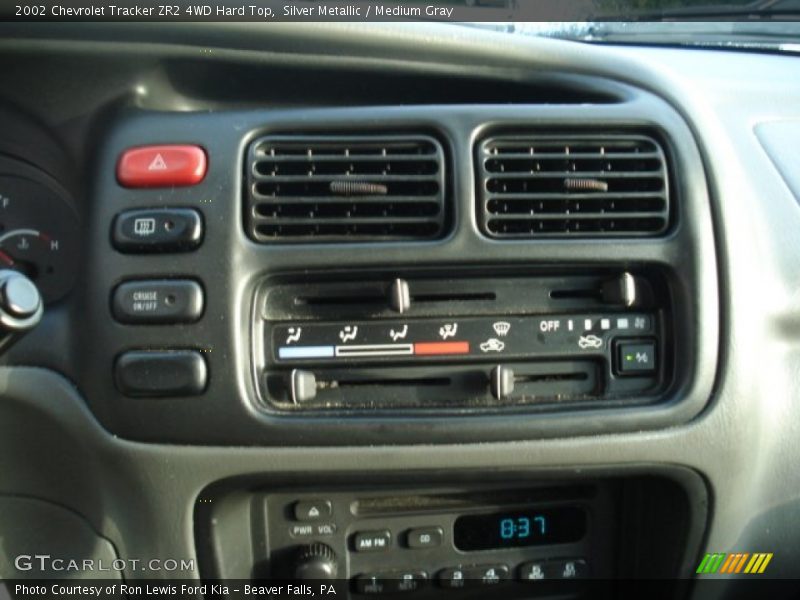 Silver Metallic / Medium Gray 2002 Chevrolet Tracker ZR2 4WD Hard Top