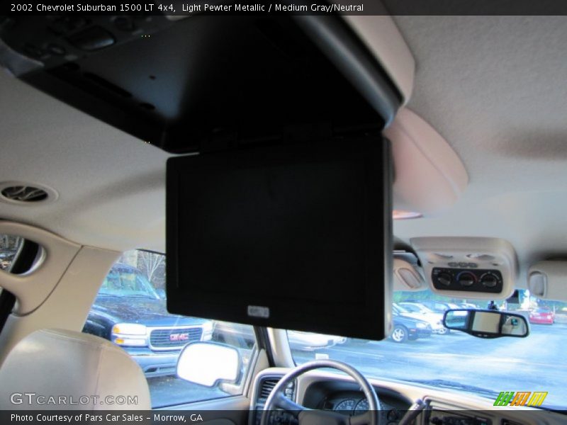 Light Pewter Metallic / Medium Gray/Neutral 2002 Chevrolet Suburban 1500 LT 4x4