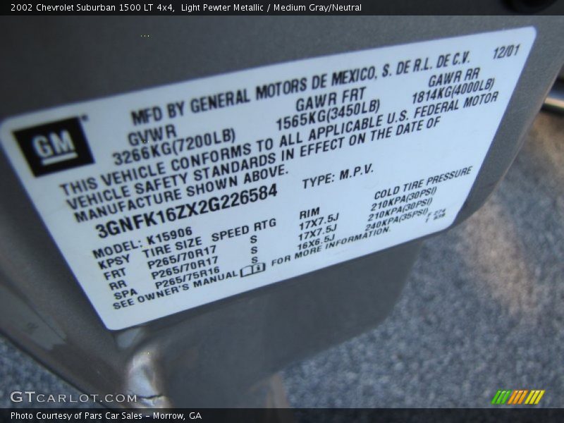 Light Pewter Metallic / Medium Gray/Neutral 2002 Chevrolet Suburban 1500 LT 4x4
