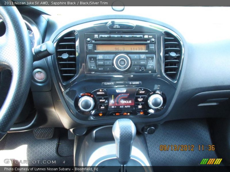 Sapphire Black / Black/Silver Trim 2011 Nissan Juke SV AWD