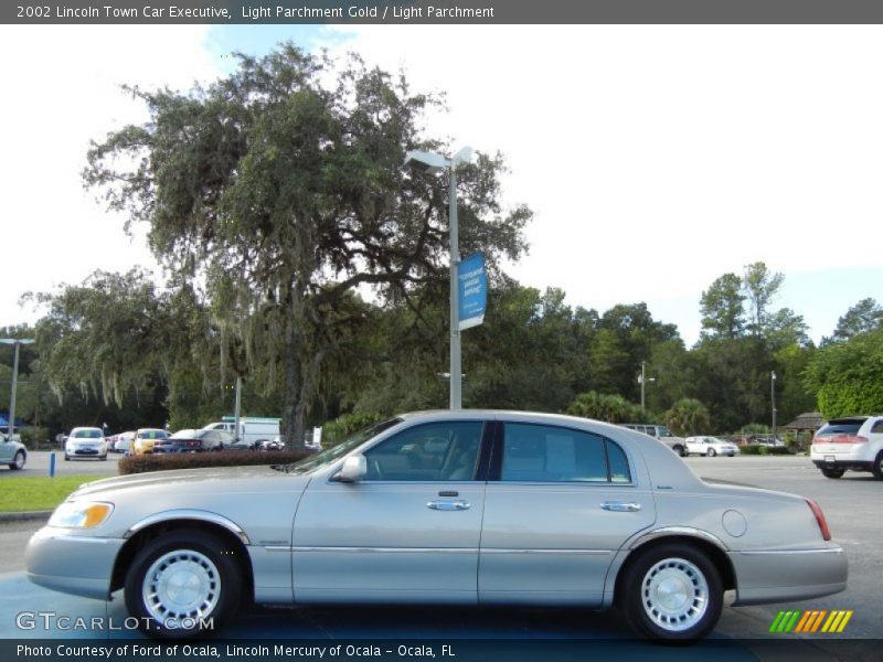 Light Parchment Gold / Light Parchment 2002 Lincoln Town Car Executive