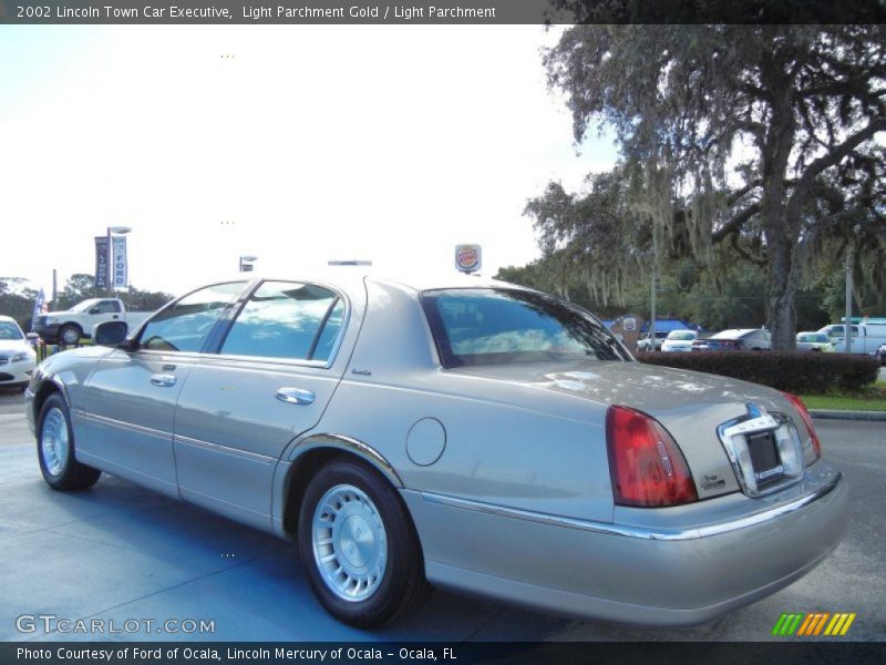 Light Parchment Gold / Light Parchment 2002 Lincoln Town Car Executive