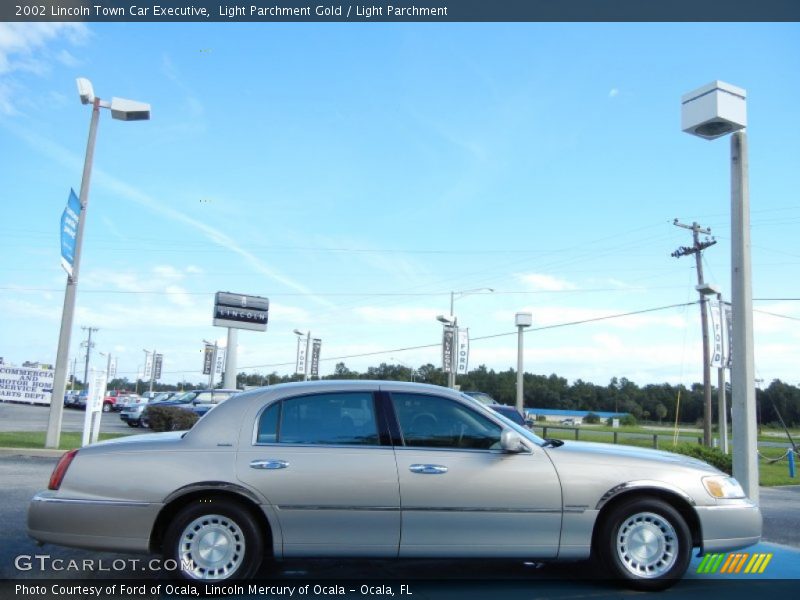 Light Parchment Gold / Light Parchment 2002 Lincoln Town Car Executive