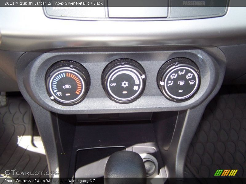 Apex Silver Metallic / Black 2011 Mitsubishi Lancer ES