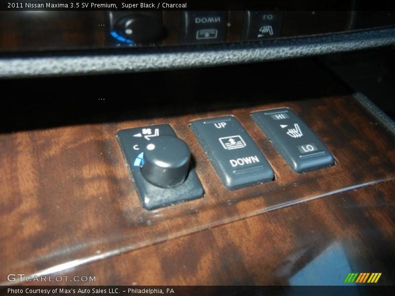 Super Black / Charcoal 2011 Nissan Maxima 3.5 SV Premium