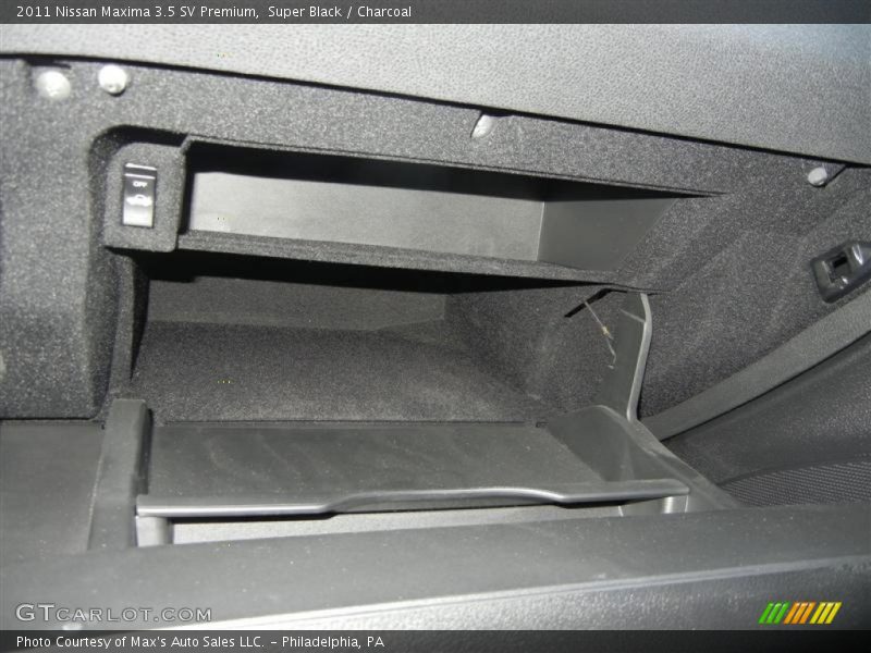 Super Black / Charcoal 2011 Nissan Maxima 3.5 SV Premium