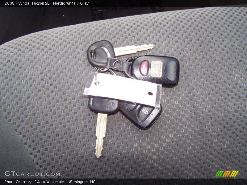 Nordic White / Gray 2008 Hyundai Tucson SE