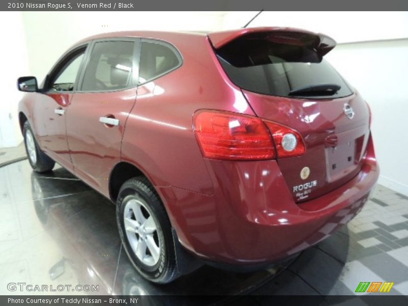 Venom Red / Black 2010 Nissan Rogue S