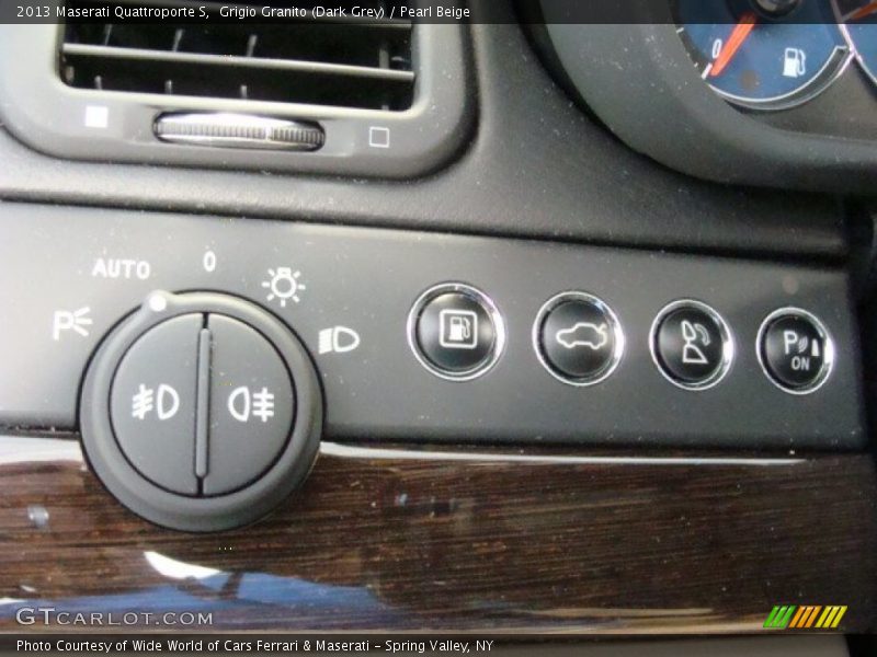 Grigio Granito (Dark Grey) / Pearl Beige 2013 Maserati Quattroporte S