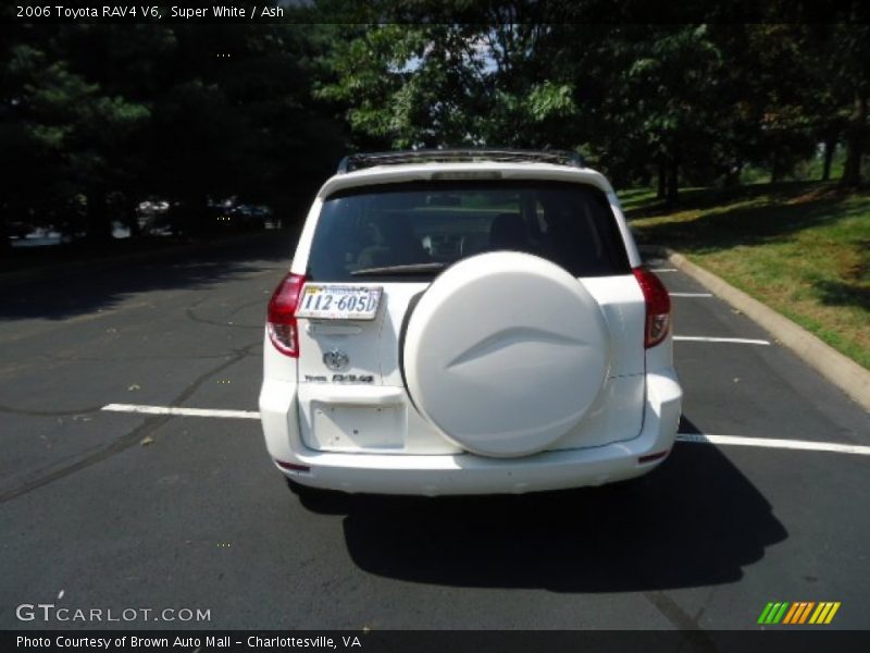 Super White / Ash 2006 Toyota RAV4 V6