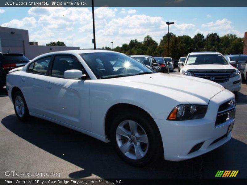 Bright White / Black 2011 Dodge Charger SE