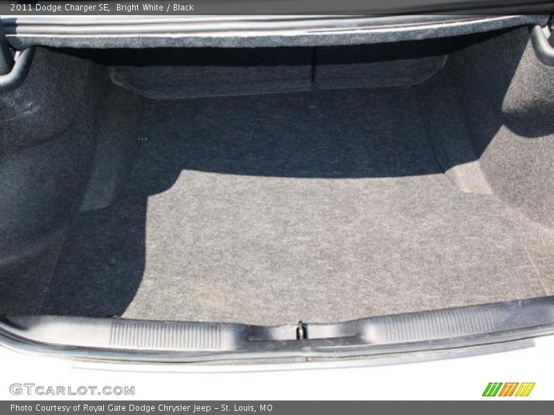 Bright White / Black 2011 Dodge Charger SE