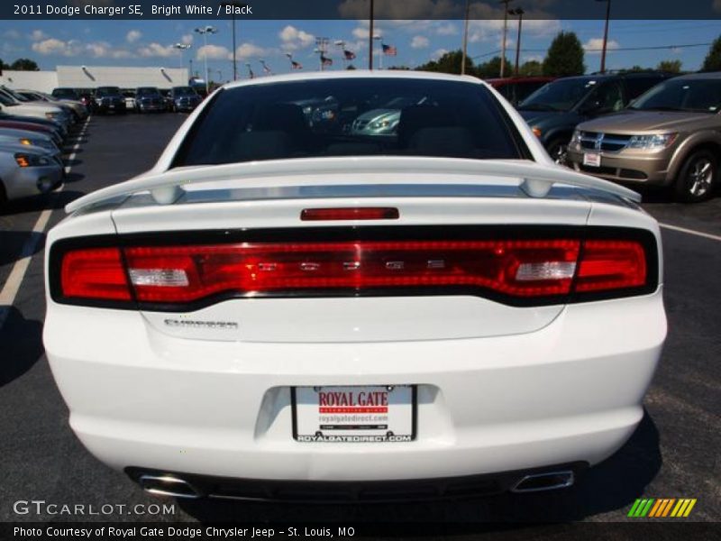 Bright White / Black 2011 Dodge Charger SE