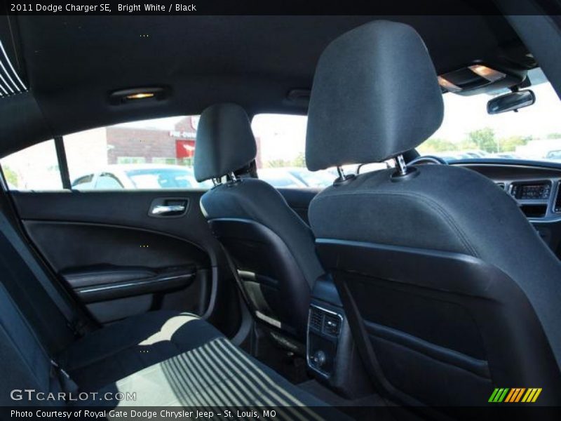 Bright White / Black 2011 Dodge Charger SE