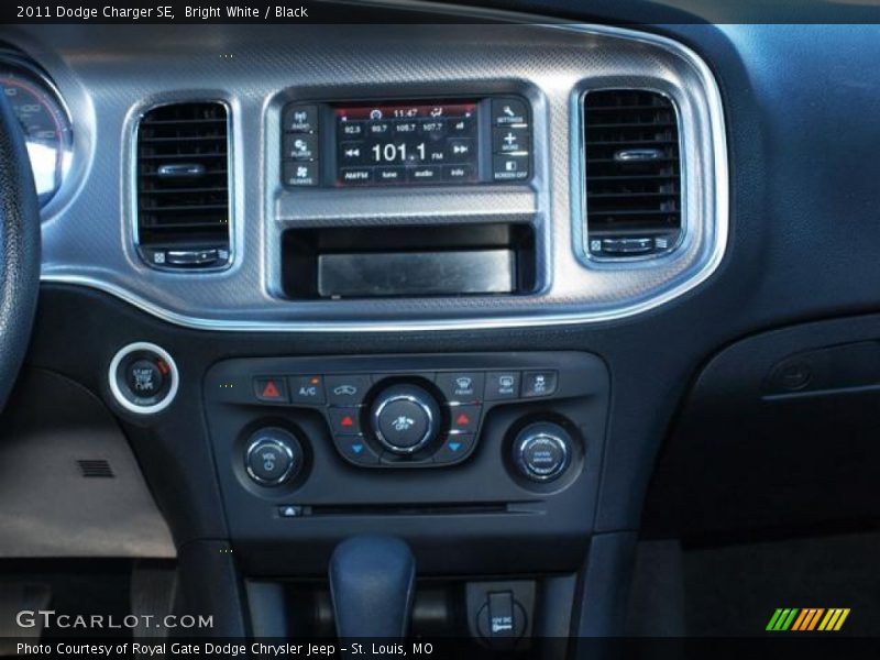 Bright White / Black 2011 Dodge Charger SE