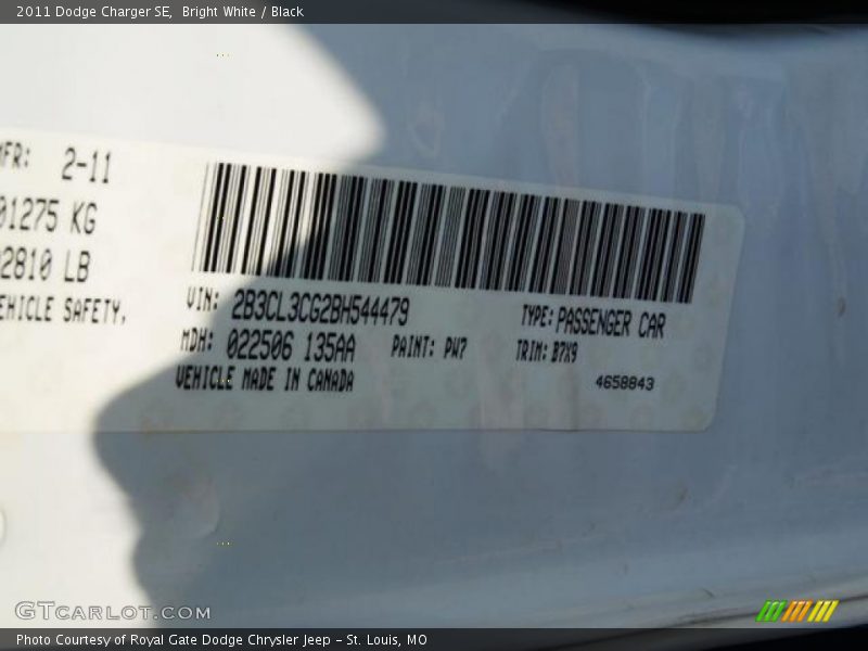 Bright White / Black 2011 Dodge Charger SE