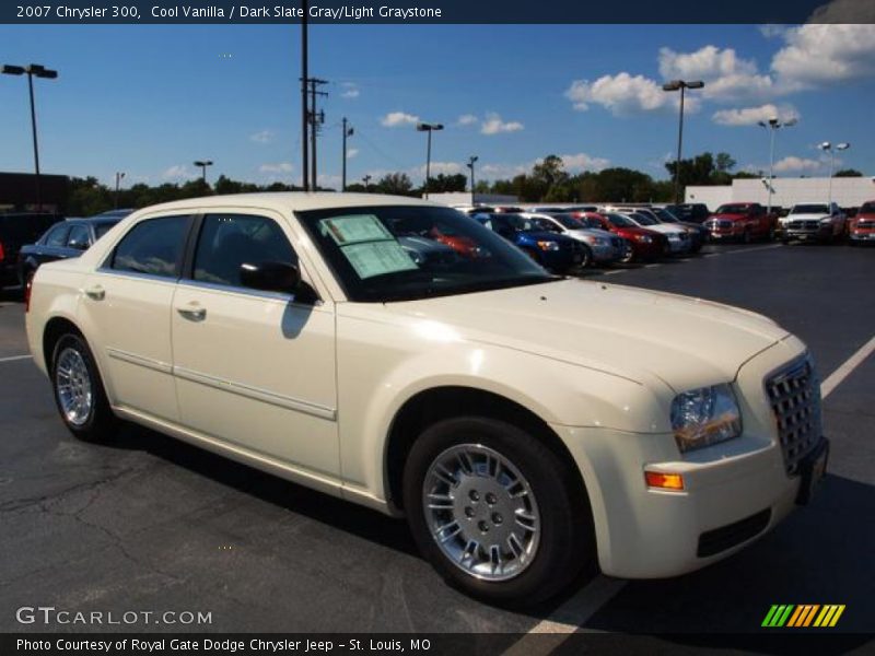 Cool Vanilla / Dark Slate Gray/Light Graystone 2007 Chrysler 300