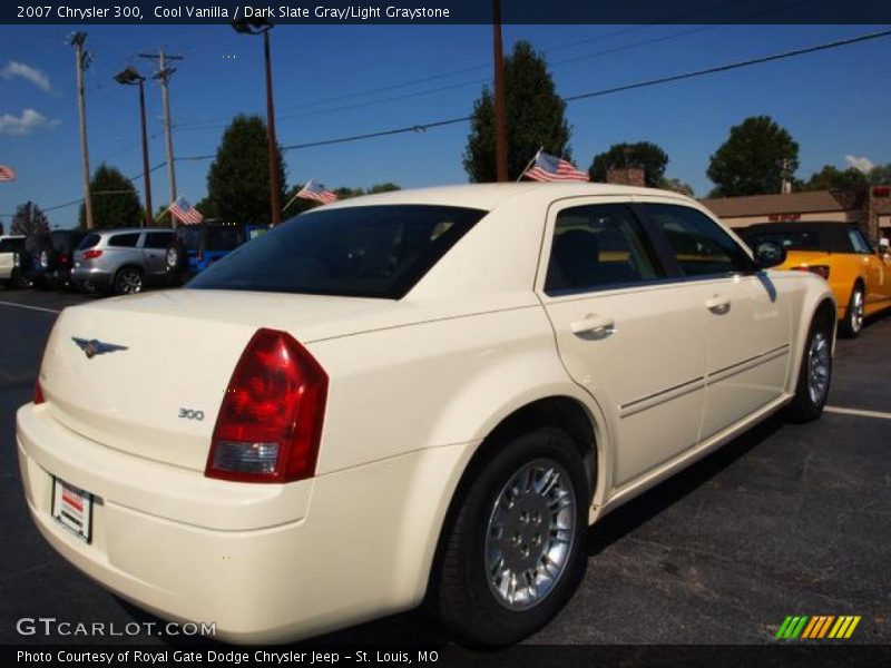 Cool Vanilla / Dark Slate Gray/Light Graystone 2007 Chrysler 300