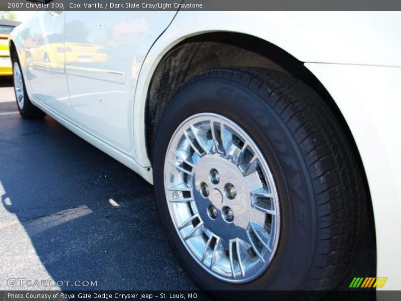 Cool Vanilla / Dark Slate Gray/Light Graystone 2007 Chrysler 300