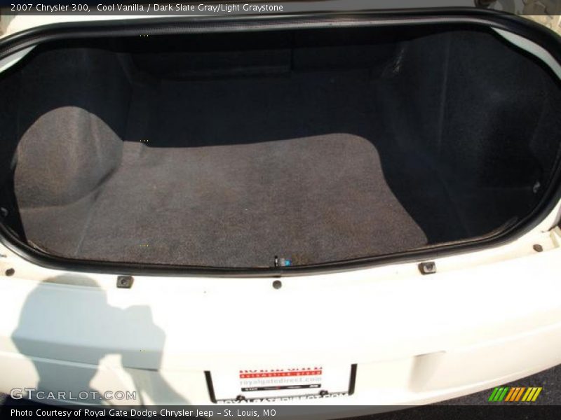 Cool Vanilla / Dark Slate Gray/Light Graystone 2007 Chrysler 300