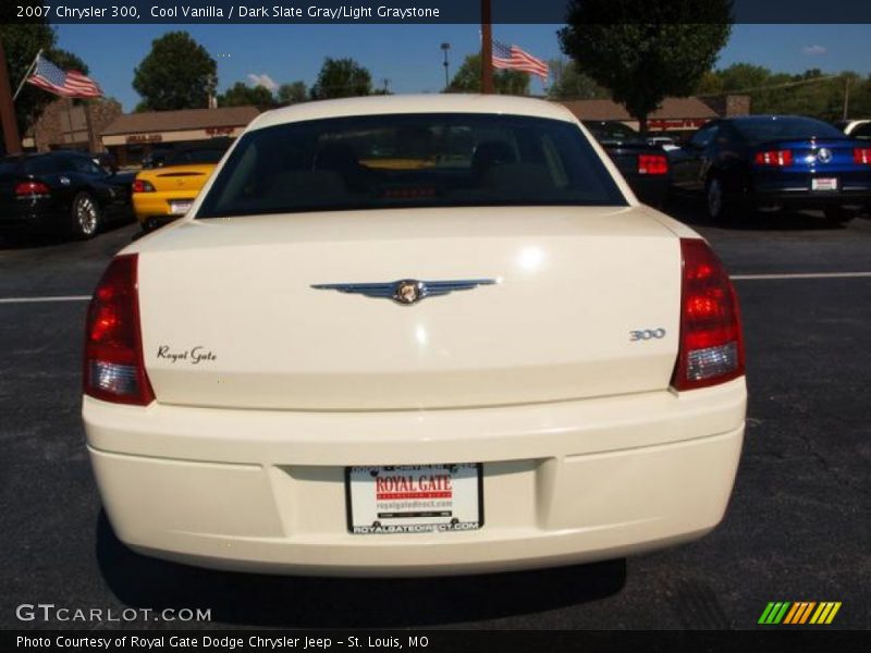 Cool Vanilla / Dark Slate Gray/Light Graystone 2007 Chrysler 300