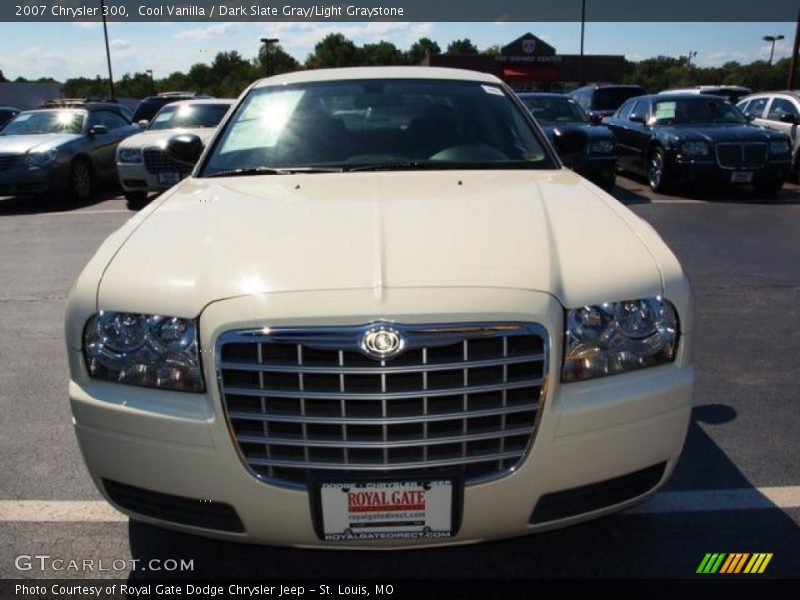 Cool Vanilla / Dark Slate Gray/Light Graystone 2007 Chrysler 300