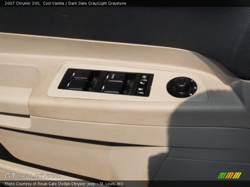 Cool Vanilla / Dark Slate Gray/Light Graystone 2007 Chrysler 300