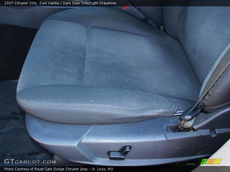 Cool Vanilla / Dark Slate Gray/Light Graystone 2007 Chrysler 300