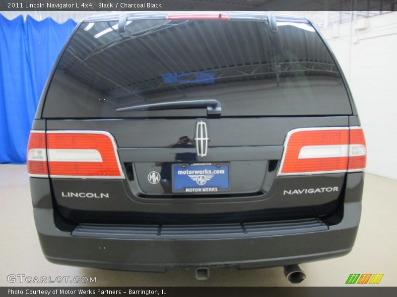 Black / Charcoal Black 2011 Lincoln Navigator L 4x4