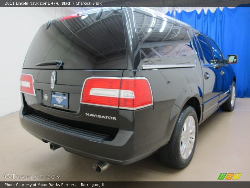 Black / Charcoal Black 2011 Lincoln Navigator L 4x4