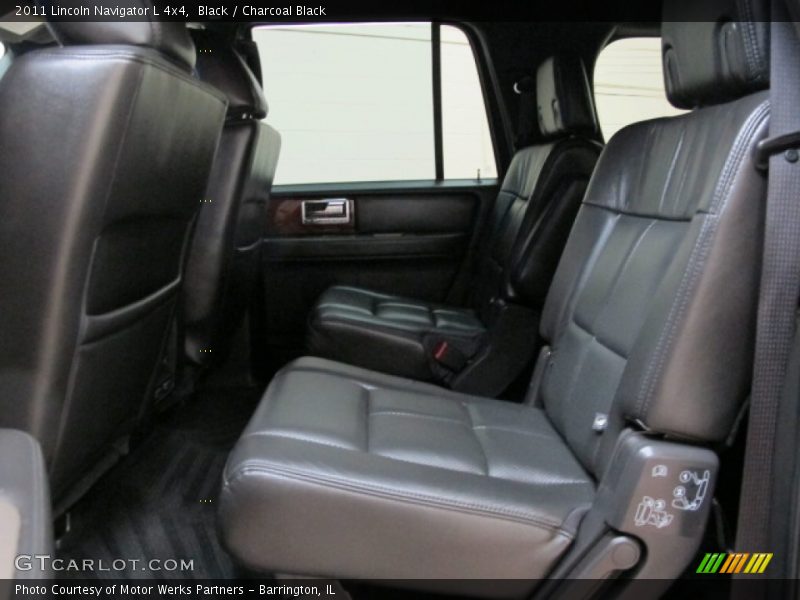 Black / Charcoal Black 2011 Lincoln Navigator L 4x4