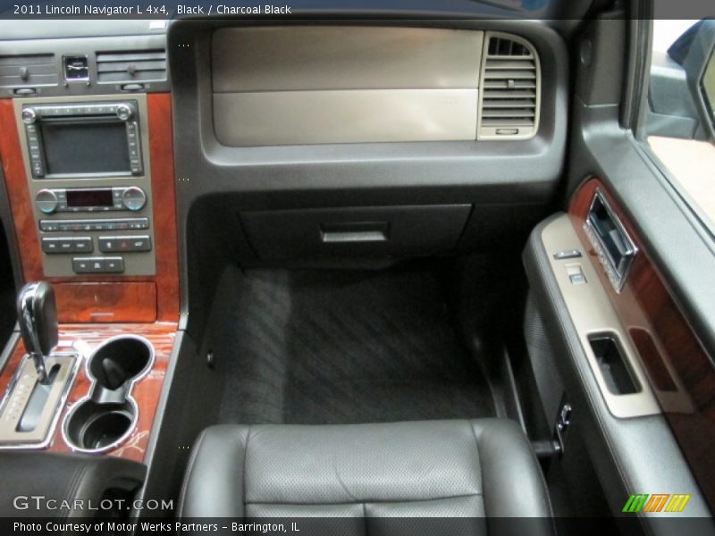 Black / Charcoal Black 2011 Lincoln Navigator L 4x4